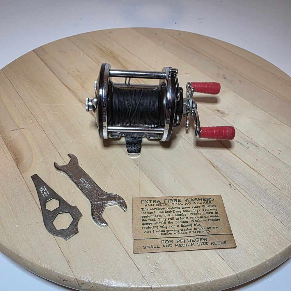 Vintage Miltex No. 100 Baitcasting / Conventional fishing reel Made In Japan